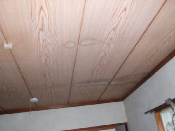 賃貸住宅の天井の改修ですサムネイル